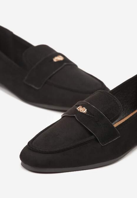 Czarne Mokasyny Ozdobione Metaliczną Aplikacją Gohildde