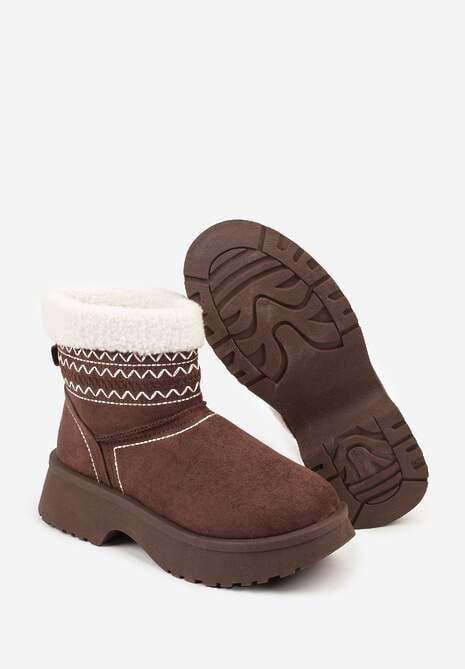 Brązowe Krótkie Śniegowce Wsuwane z Haftem i Futerkiem przy Cholewce Miovadia