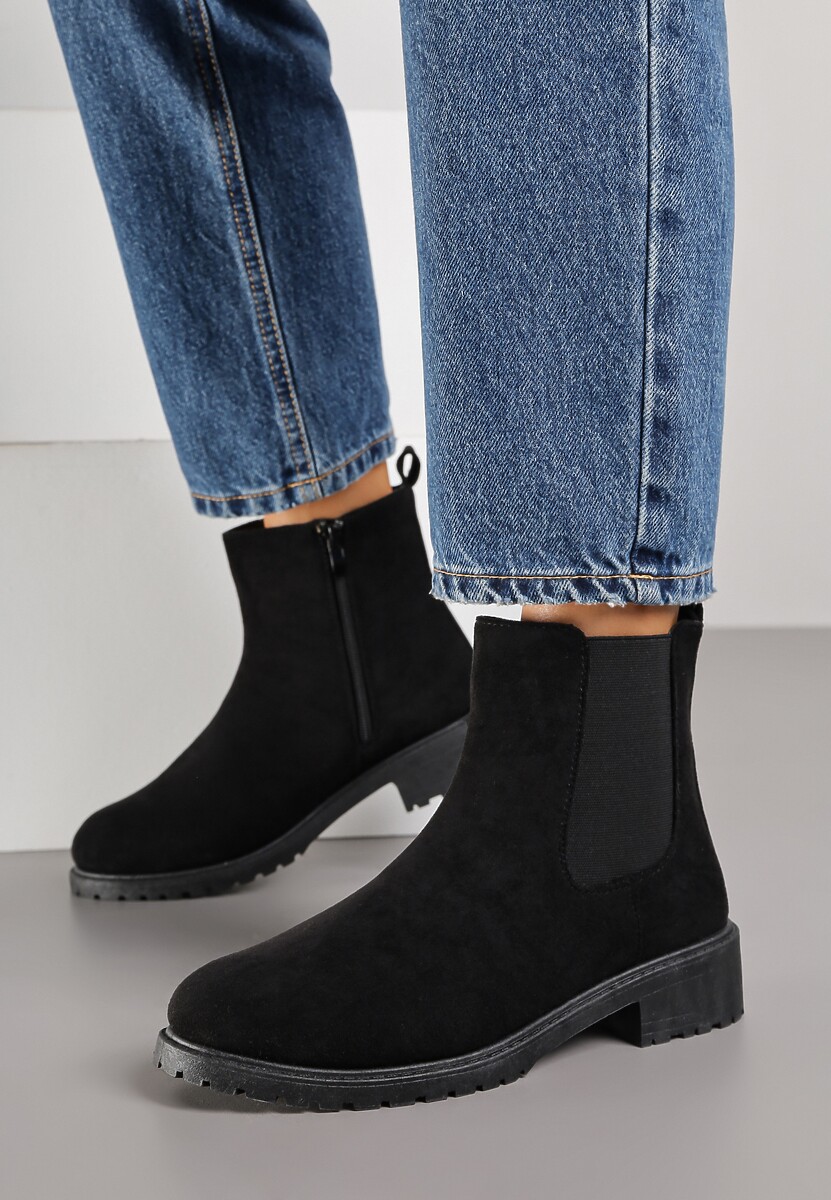 Czarne Botki Sztyblety z Imitacji Zamszu Ozdobione Elastycznym Elementem Clasina