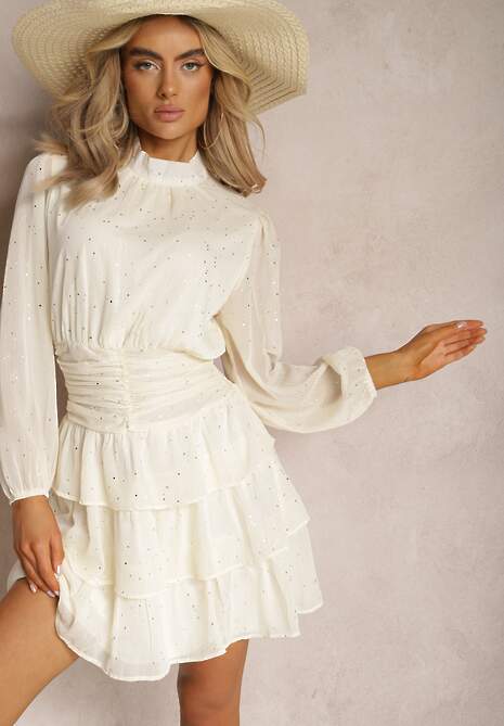 Jasnobeżowa Koktajlowa Sukienka z Falbankami i Błyszczącym Nadrukiem Merrinda