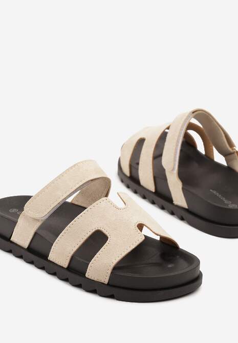 Beżowe Klapki Ozdobione Wycięciami Miloiti