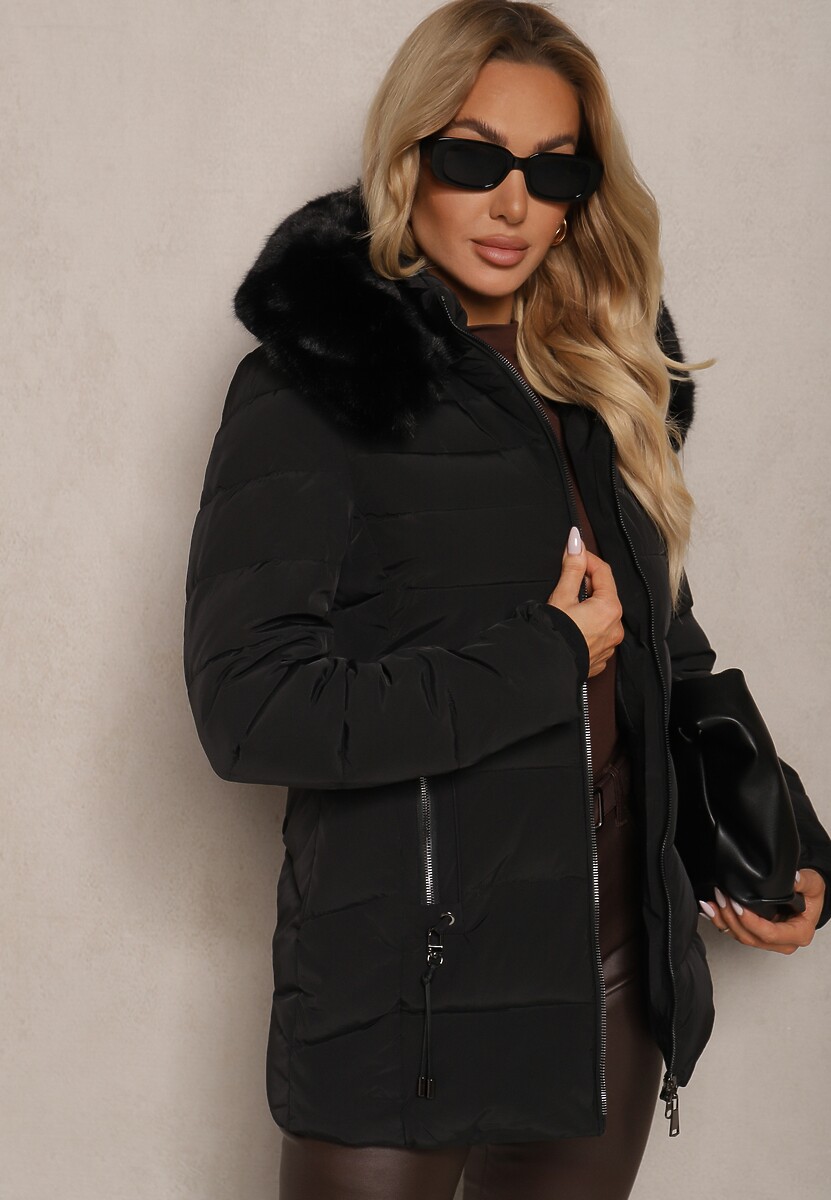 Czarna Kurtka z Pikowanymi Przeszyciami i Futrzanym Kapturem z Możliwością Odpięcia Zinriya