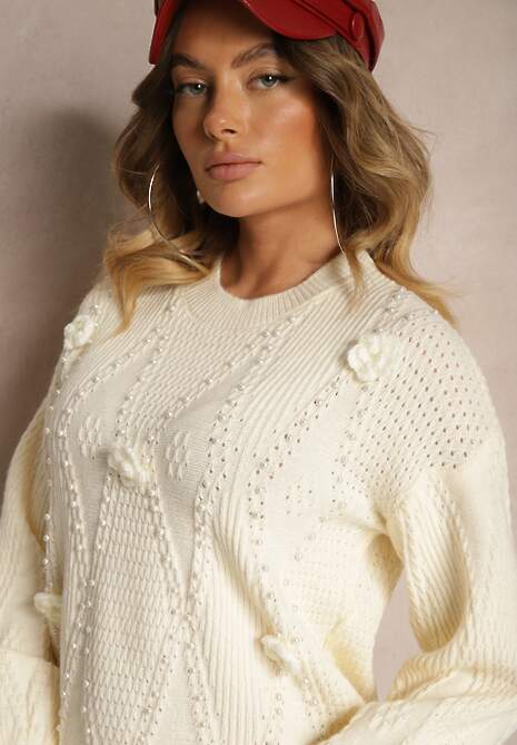 Jasnobeżowy Sweter z Bawełną Ozdobiony Kwiatkami 3D i Perełkami Noraleth