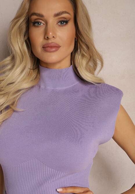 Jasnofioletowa Bluzka ze Stójką z Usztywnionymi Ramionami i Szerokim Ściągaczem Aswara