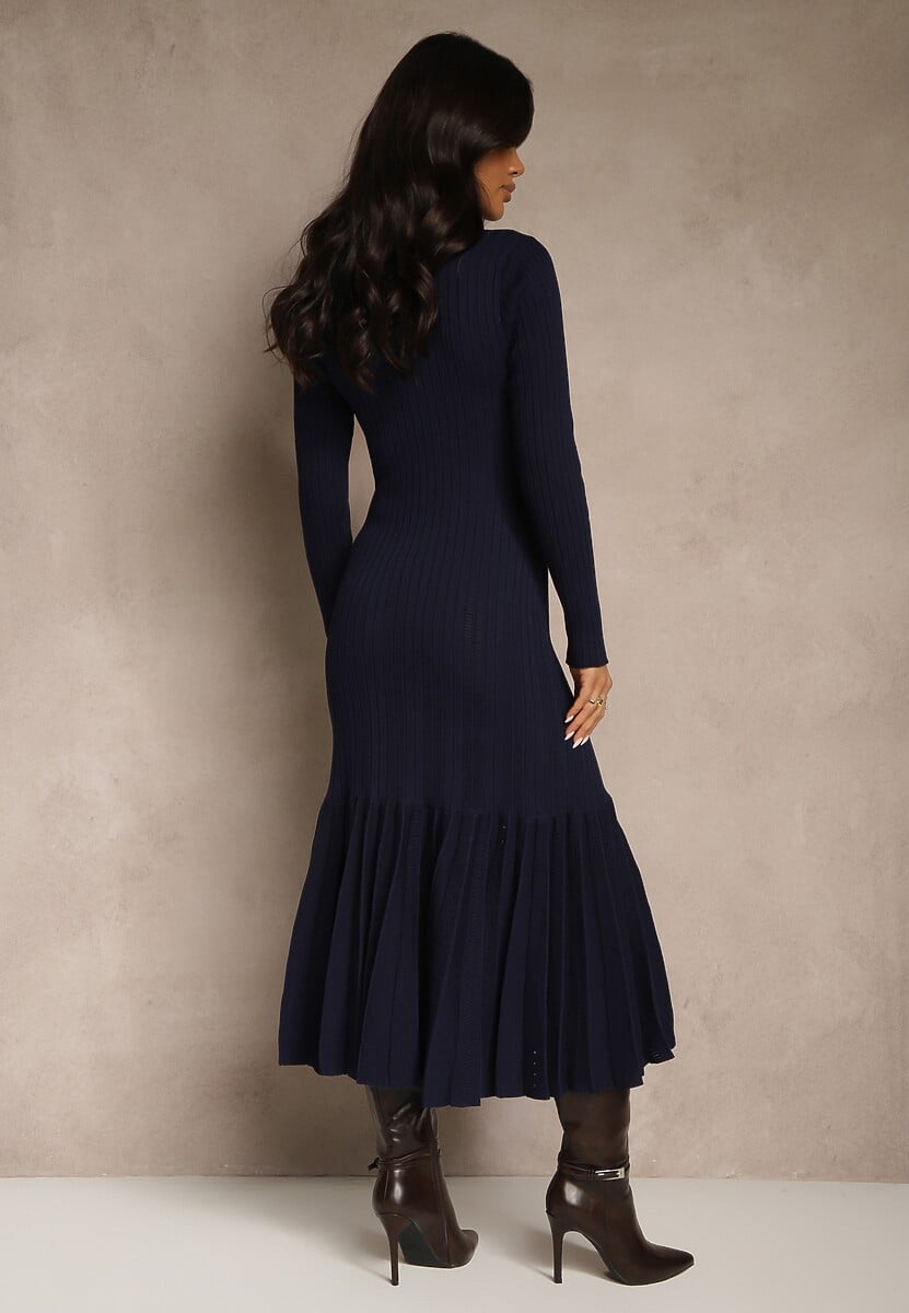 Granatowa Sweterkowa Sukienka z Wiskozą z Rozkloszowanym Dołem i Guzikami Fertilea