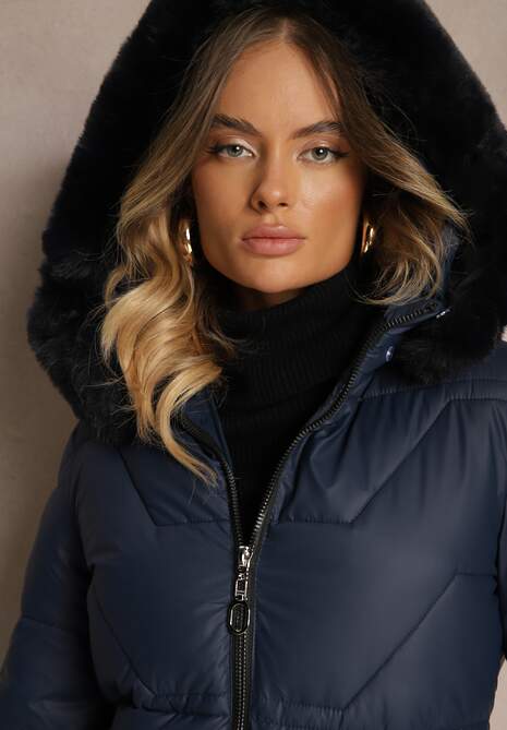 Granatowa Zimowa Kurtka Pikowana Ozdobiona Futrzanym Kołnierzem Elladriel