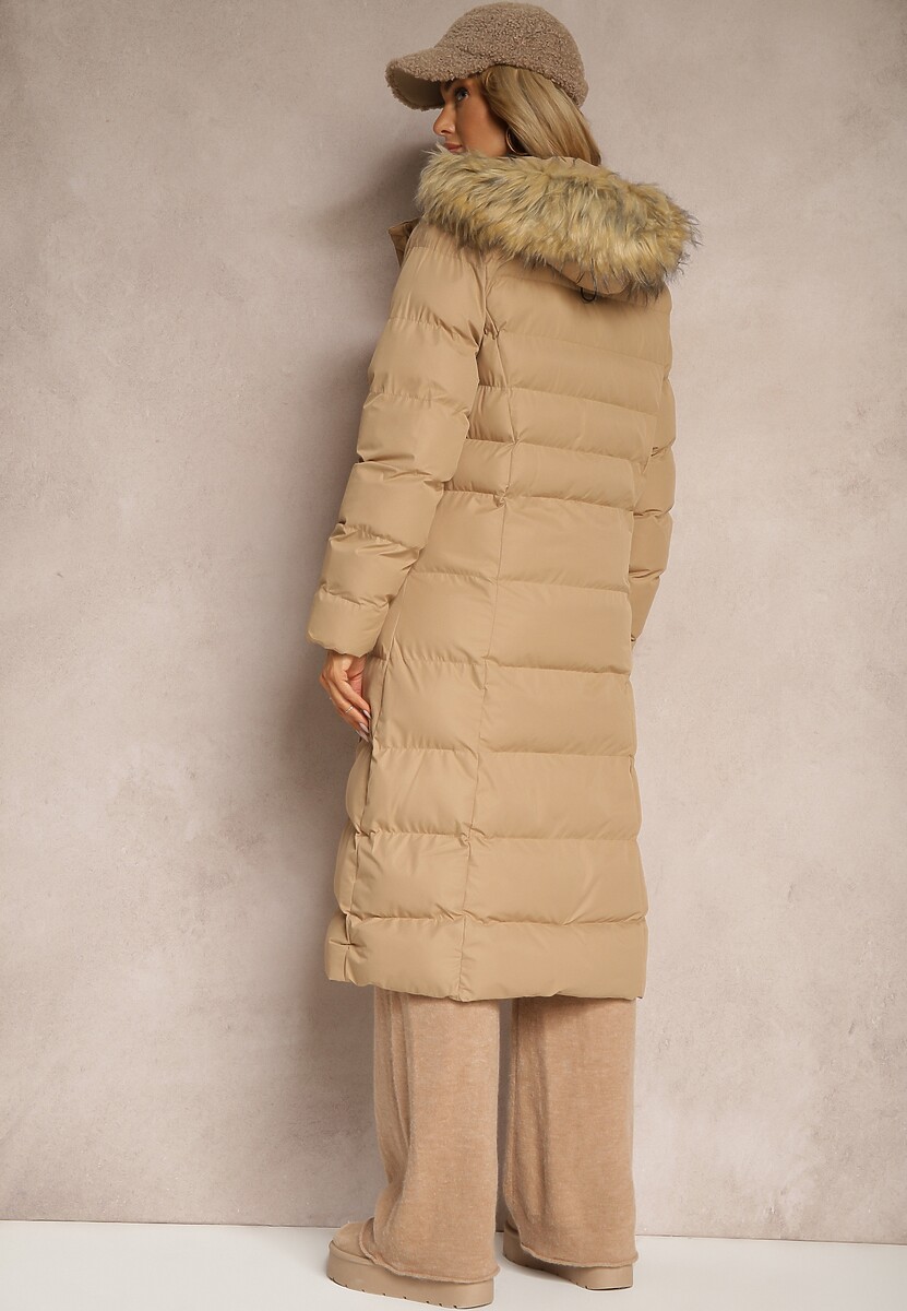 Beżowa Kurtka Zimowa z Pikowanymi Przeszyciami i Kapturem z Futrem Alirina