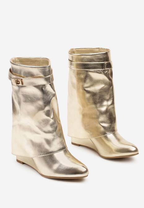 Złote Botki na Koturnie z Wywiniętą Cholewką Ozdobioną Rozpinaną Klamrą Niavin