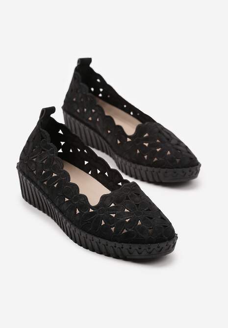 Czarne Półbuty z Ażurowymi Wycięciami na Koturnie Liselila