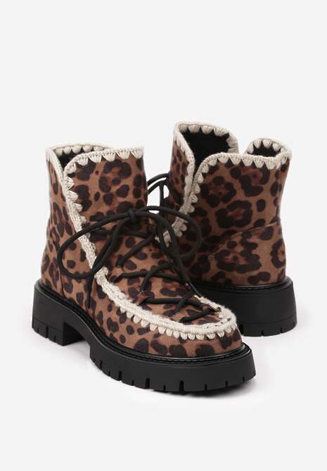 Brązowe Botki z Ekozamszu w Panterkę z Dodatkowym Kompletem Sznurówek Zdobione Haftem Noledi