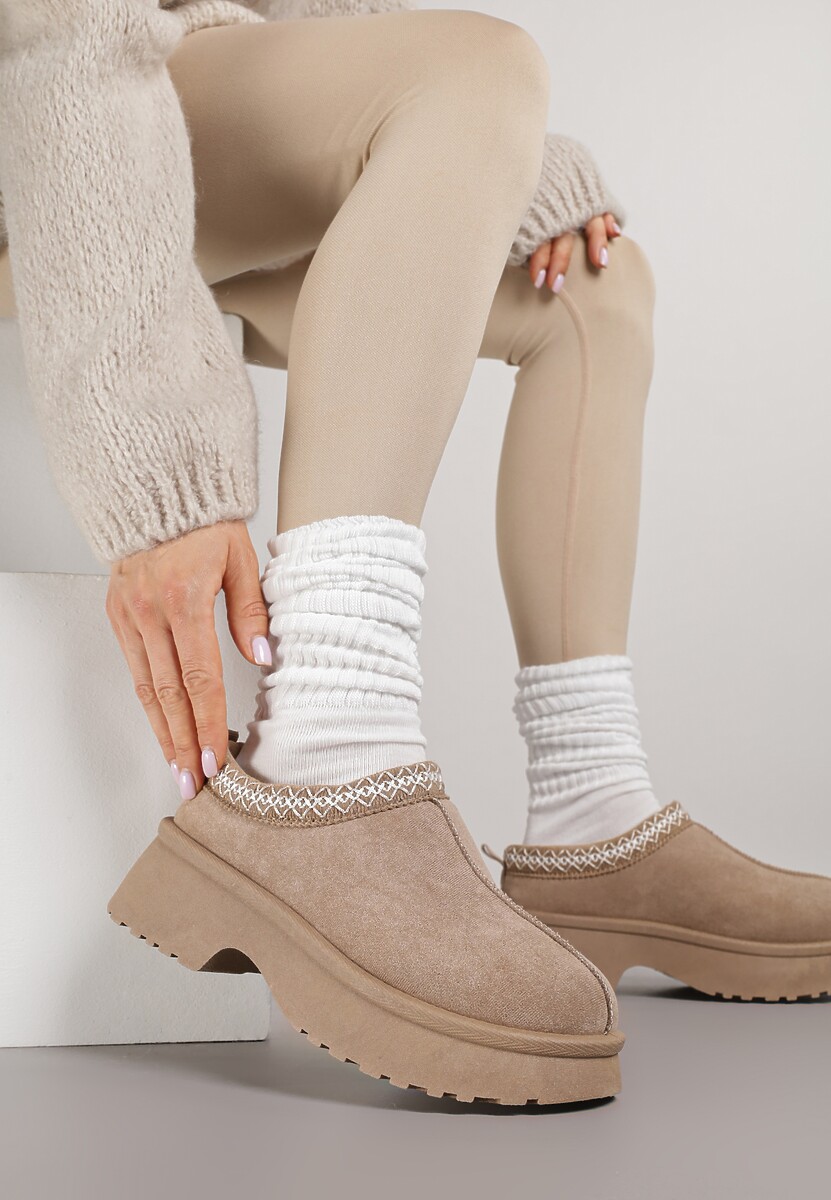 Ciemnobeżowe Śniegowce na Platformie z Niską Cholewką z Haftem Livitte