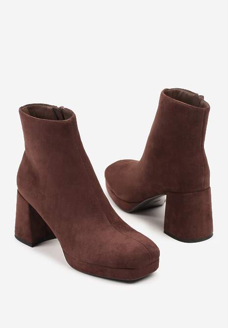 Brązowe Botki Vices do Kostki z Imitacji Zamszu na Słupkowym Obcasie Vedvira