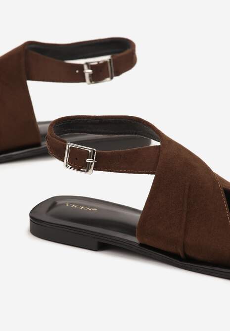 Brązowe Sandały Japonki Vices z Ozdobnymi Paskami Naliava