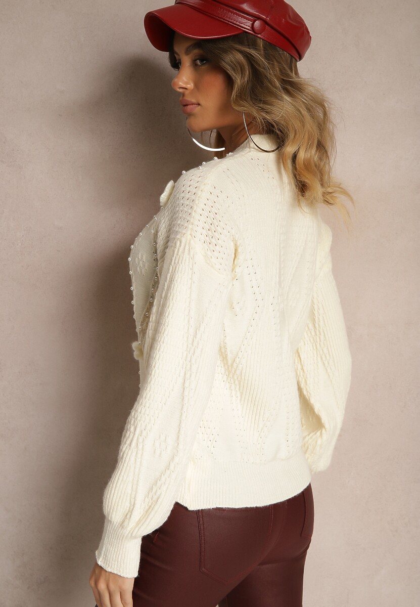 Jasnobeżowy Sweter z Bawełną Ozdobiony Kwiatkami 3D i Perełkami Noraleth