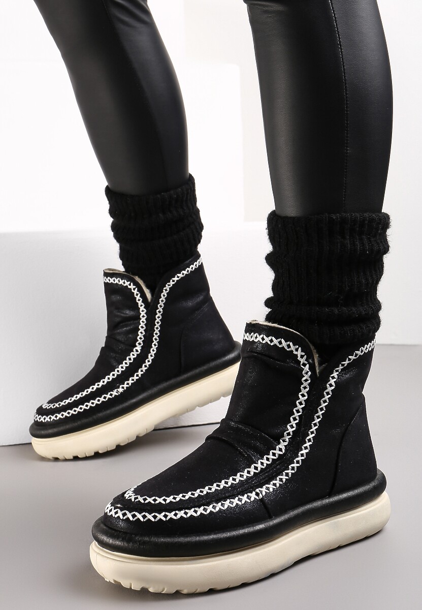 Czarne Błyszczące Śniegowce na Platformie z Kontrastowymi Przeszyciami Okuniza