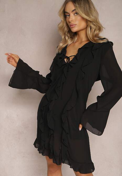 Czarna Sukienka z Rozkloszowanymi Rękawami Wiązaniem Przy Dekolcie i Falbankami Honoris