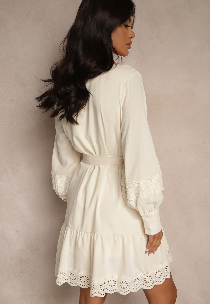 Jasnobeżowa Sukienka Koszulowa z Wiskozy z Bawełną Ozdobiona Paskiem i Koronką Korresil