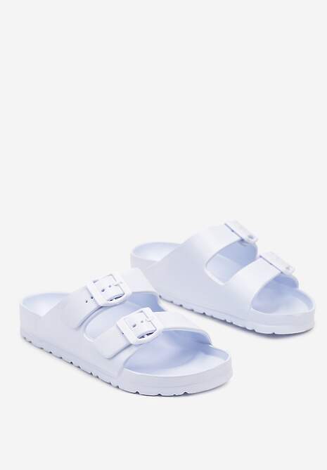 Jasnoniebieskie Płaskie Klapki z Pianki z Ozdobnymi Klamerkami Neldine