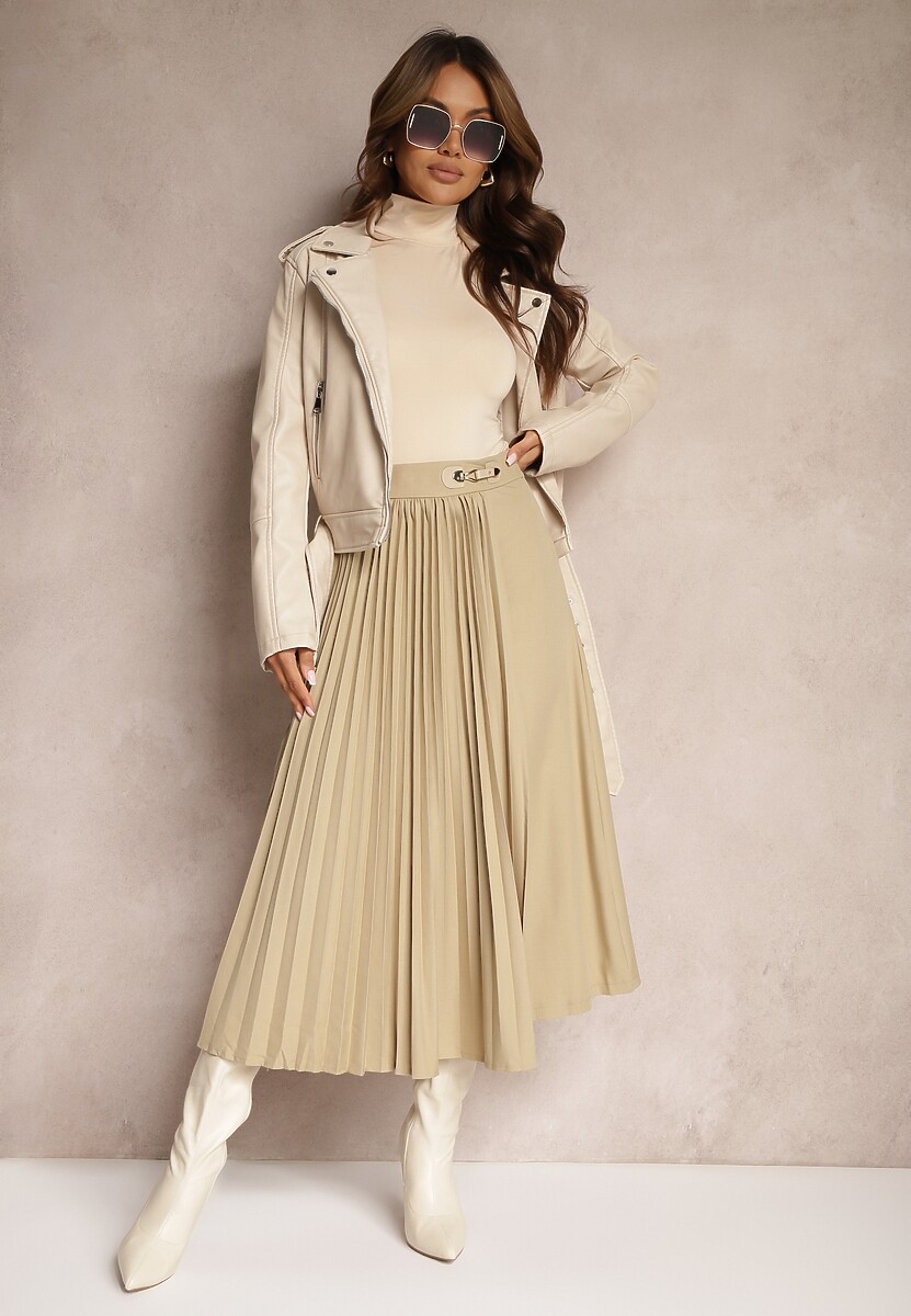 Czarna Plisowana Spódnica Midi z Ozdobną Klamerką o Rozkloszowanym Kroju Galeasa