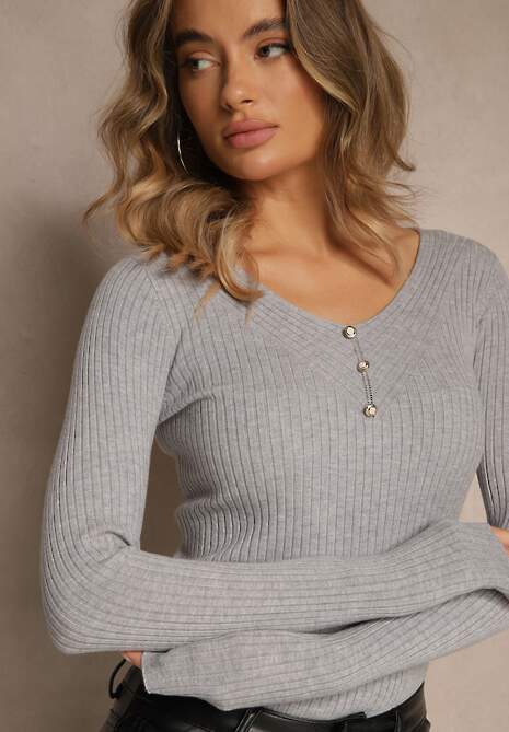 Szary Sweter z Dzianiny w Prążki z Dekoltem w Serek i Aplikacjami Rallenia