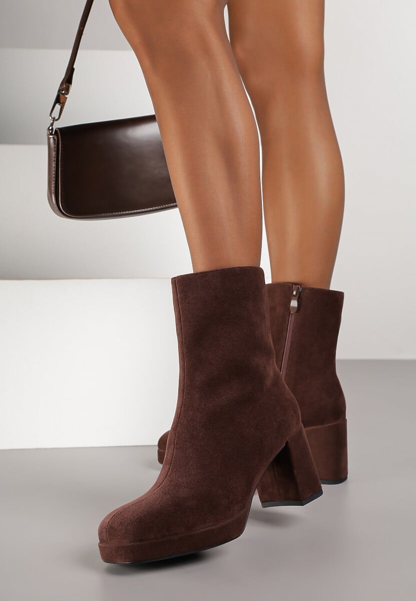 Czarne Botki Vices z Imitacji Zamszu na Platformie i Słupku Ozdobione z Kwadratowym Noskiem Faleanna