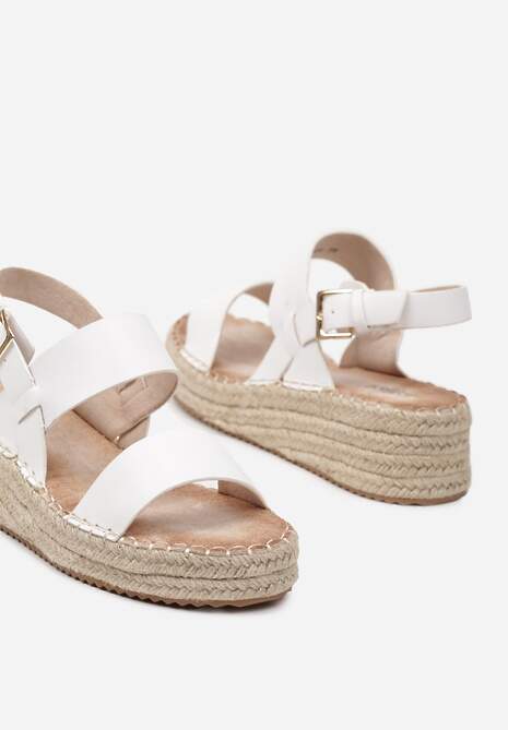 Białe Sandały na Plecionej Podeszwie Zapinane Wokół Kostki na Sprzączkę Ioni