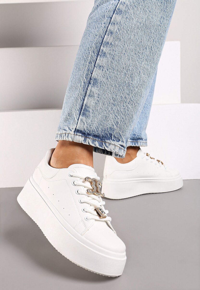 Białe Sneakersy na Platformie Ozdobione Cyrkoniami i Aplikacjami na Sznurówkach Arretea