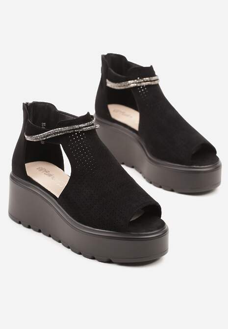 Czarne Sandały na Koturnie Ozdobione Perforacją i Cyrkoniami Sopassa