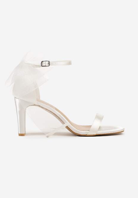 Białe Eleganckie Sandały na Słupku Wykończone Kokardą z Tiulu Norivia