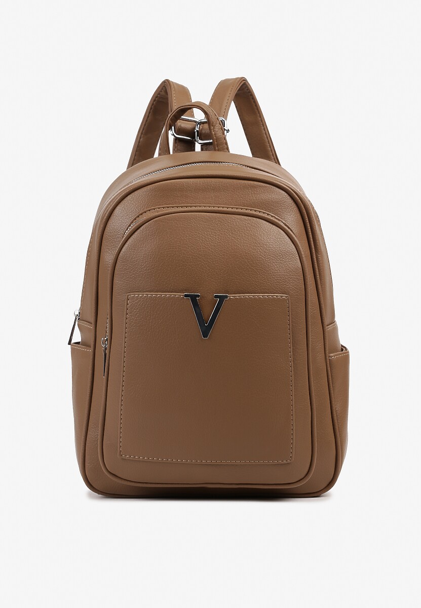 Ciemnobeżowy Plecak z Paskami z Możliwością Regulacji Zdobiony Metalową Aplikacją Oledi