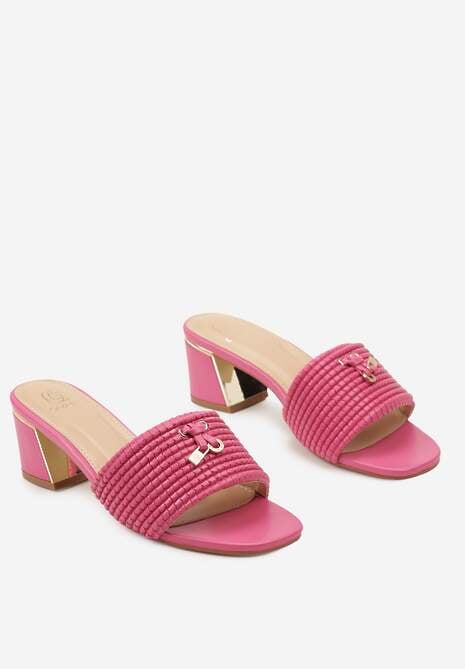 Fuksjowe Klapki na Słupku z Ozdobnym Przodem i Kwadratowym Noskiem Gwanaria