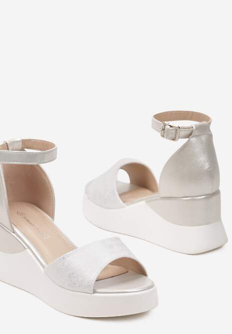 Srebrne Sandały na Klasycznym Koturnie z Platformą Zapinane Wokół Kostki Denrietta