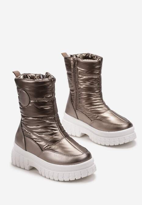 Brązowe Pikowane Śniegowce za Kostkę z Metalicznym Połyskiem i Naszywką Kinicro