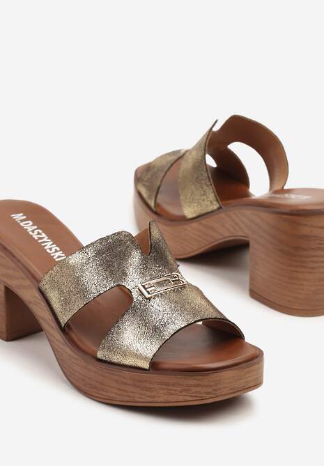 Złote Metaliczne Klapki Drewniaki na Słupkowym Obcasie Zdobione Aplikacją Arrielle