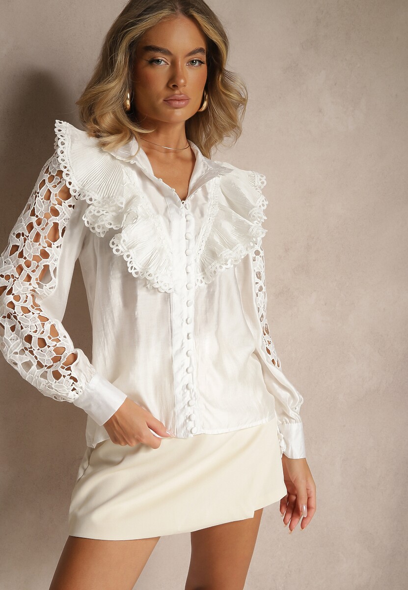 Biała Koszula z Ażurowymi Rękawami i Stójką z Falbankami Canadira