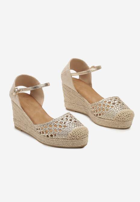 Złote Ażurowe Sandały na Koturnie Ozdobionym Plecionką z Juty Zapinane przy Kostce Conna