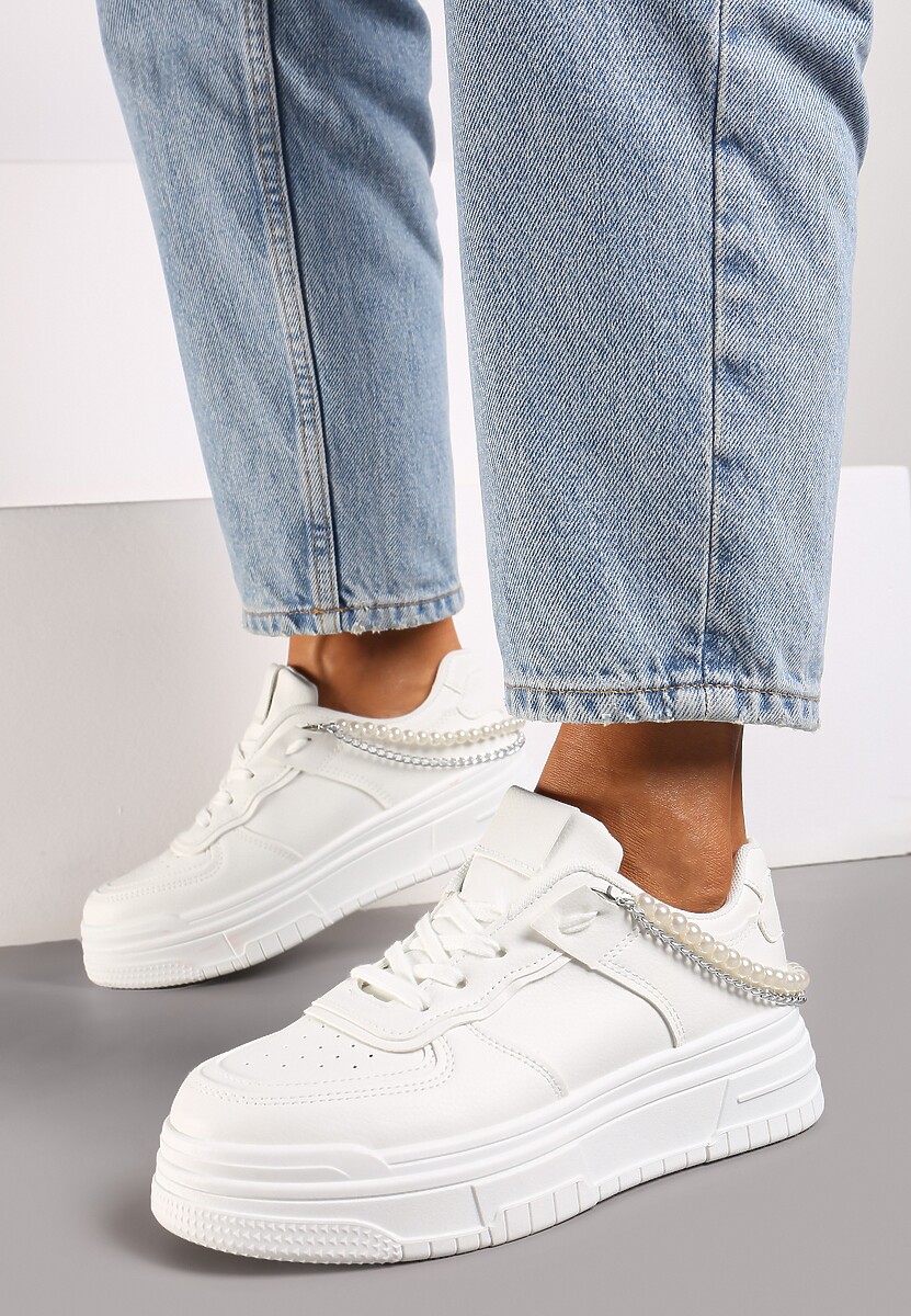 Białe Sneakersy na Platformie Wykończone Koralikami i Łańcuszkami Milandra