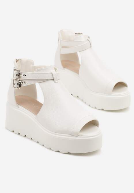 Białe Sandały na Koturnie z Wkładką ze Skóry Naturalnej i Ozdobnymi Paskami Sopressa