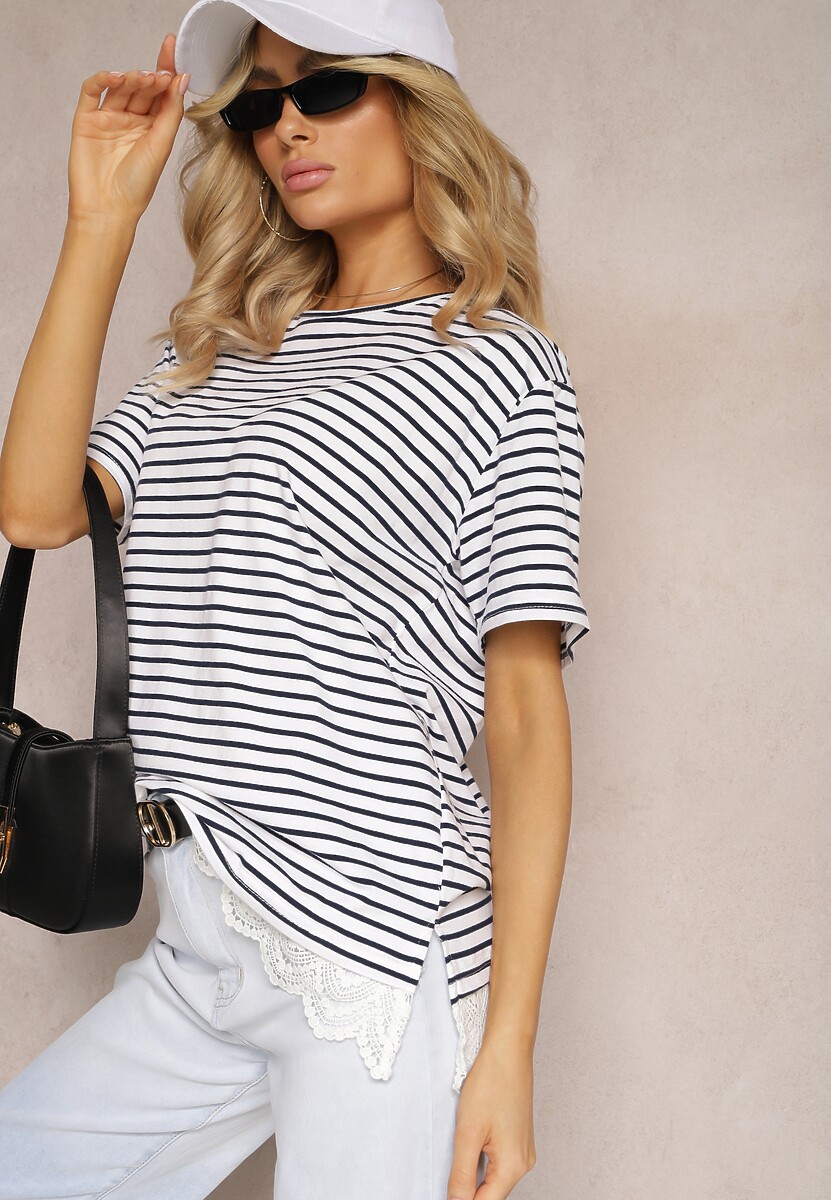 Biały T-shirt z Bawełny z Koronkową Wstawką w Paski Plastina