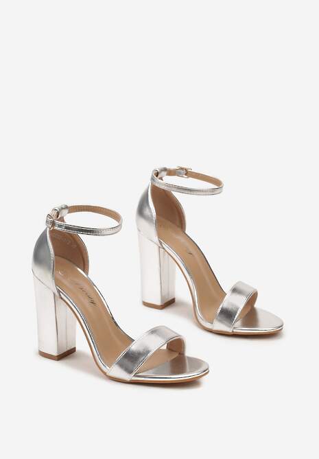 Srebrne Sandały z Kwadratowym Noskiem na Słupku Darcell