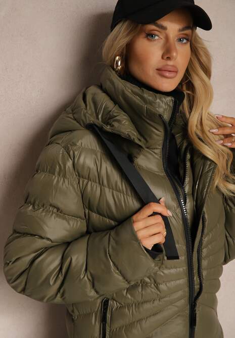 Ciemnozielona Zimowa Kurtka z Ukośnym Pikowaniem i Nieodpinanym Kapturem Siaritha