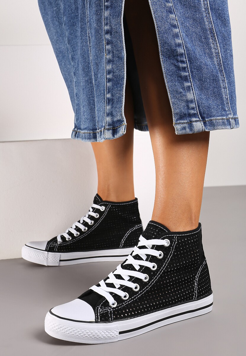 Czarne Płaskie Trampki z Perforacją Yelagia