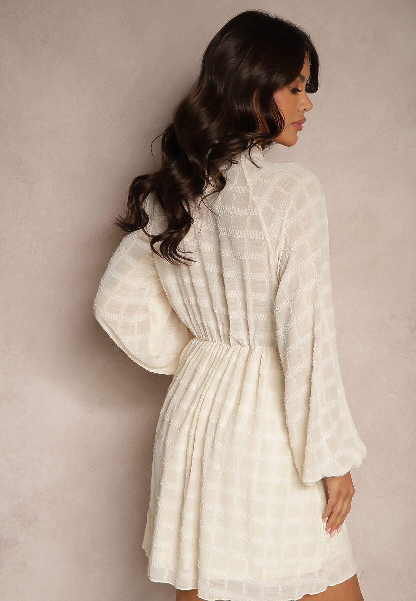 Jasnobeżowa Rozkloszowana Sukienka ze Stójką i Gumką w Talii Zdobiona Metaliczną Nicią Vencira