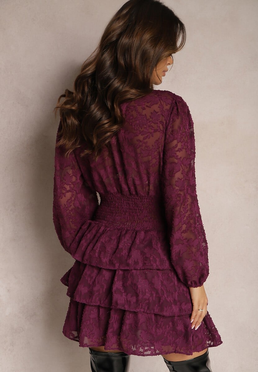 Fioletowa Koronkowa Sukienka Taliowana z Falbankami Odrasja