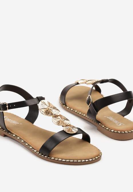 Czarne Sandały Ozdobione Metalową Aplikacją i Nitami Kalles