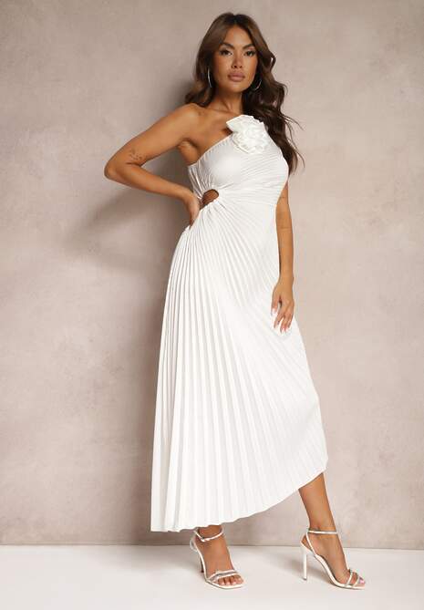Biała Asymetryczna Sukienka z Plisowanym Dołem i Aplikacją w Kształcie Kwiatu Fevima