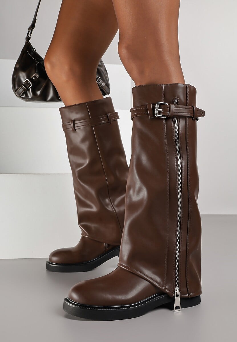 Brązowe Kozaki Typu Bikery Ozdobione Suwakiem Klamrą i Wywiniętą Cholewką Sovera