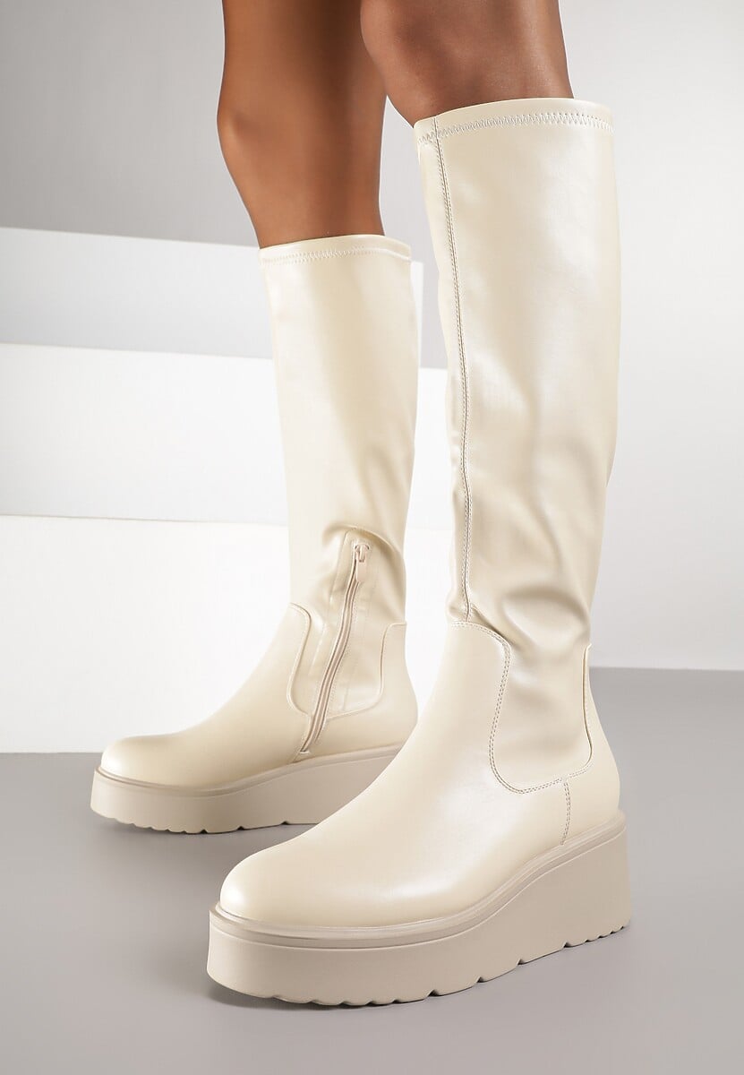 Beżowe Basicowe Kozaki na Grubej Podeszwie z Okrągłym Noskiem Tirisza