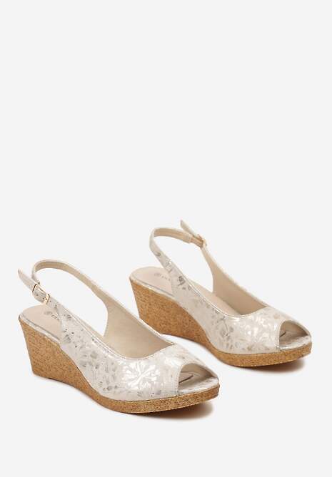 Jasnobeżowe Sandały z Zapięciem na Sprzączkę i Otwartym Noskiem na Koturnie Soelira