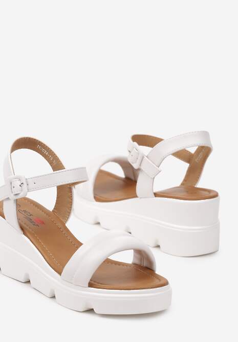 Białe Sandały z Ekoskóry Zapinane Przy Kostce na Koturnie Gazina